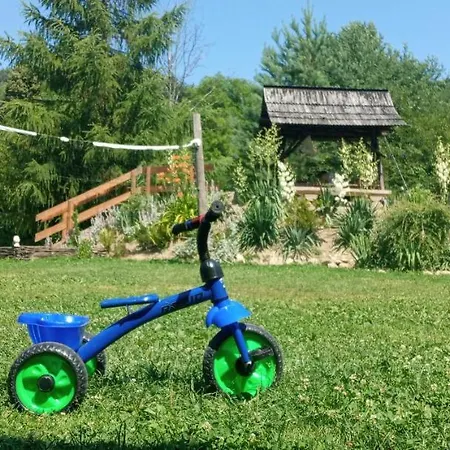 Hotel apartamentowy хамам даросо з басейном Kosów